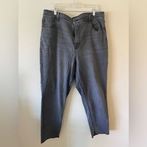 AMERICAN EAGLE BLACK WASHED MOM HIGH WAIST MOM JEANS